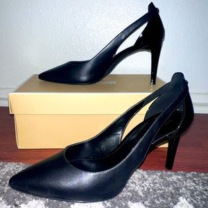 Michael Kors patent leather cutout Pumps